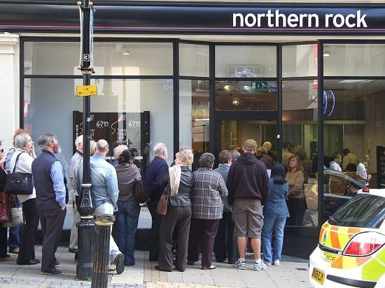 Investors queue up to recover their savings from Northern Rock in 2008